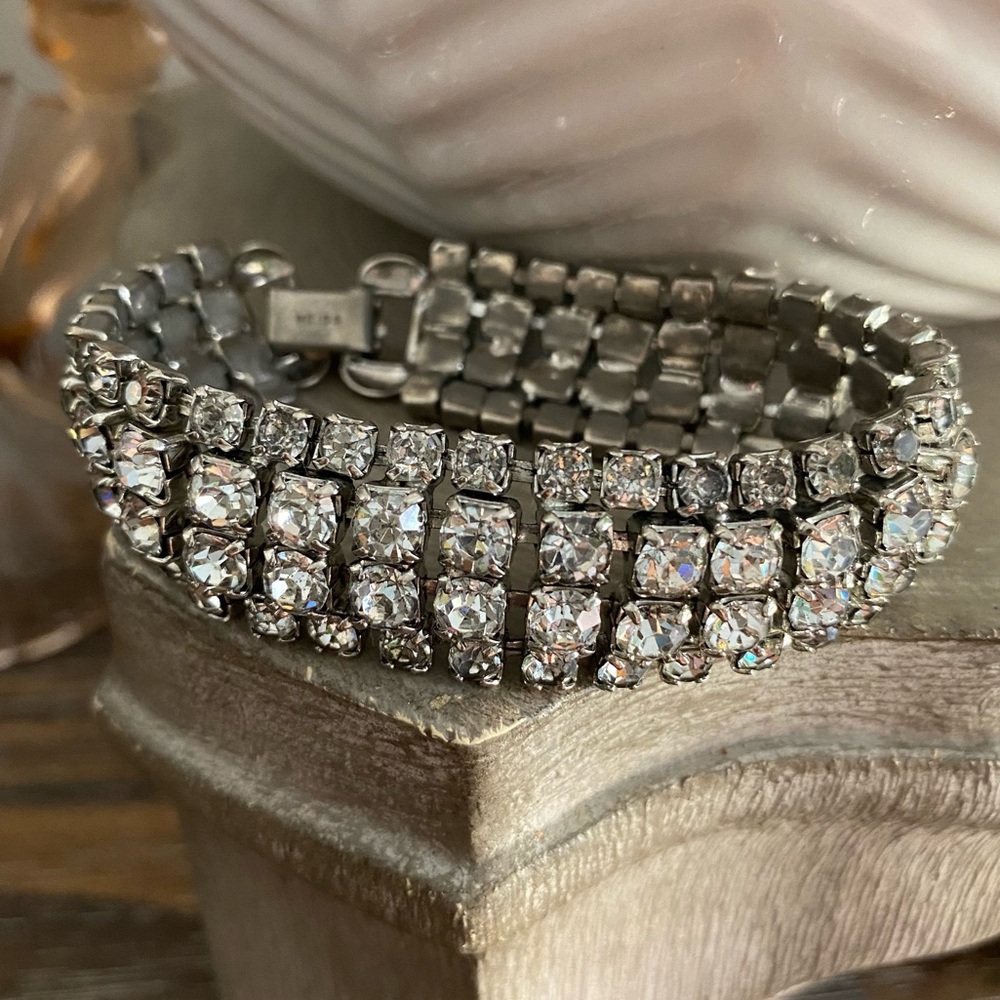 RARE Vintage Pretty WEISS‎ Signed Clear Rhinestone Silver Tone Cuff Bracelet - Picture 6 of 16